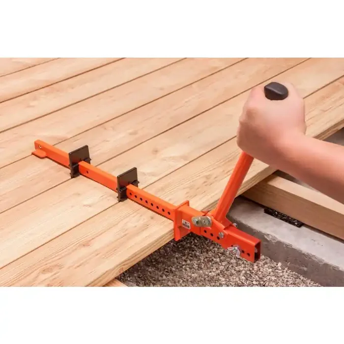 HECO-Terrassendielenspanner zur sicheren Verlegung selbst von verformten Belagbrettern